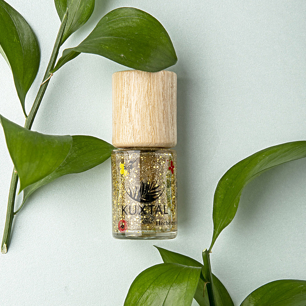 Esmalte para uñas Novia Gold.