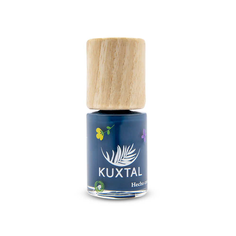 Esmalte para uñas Navy.